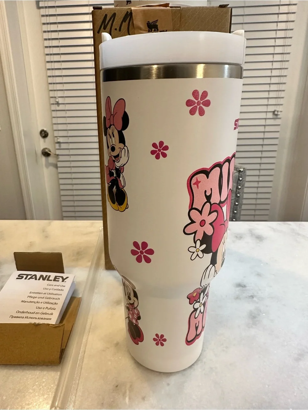 Stanley Disney Minnie Mouse White & Pink 40oz Quencher H20 Tumbler with Handle - Picture 7 of 14